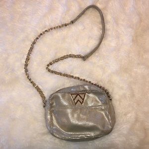 Kelly Wynne Crossbody